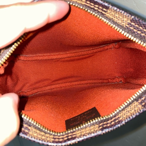 Louis Vuitton - Picture 4 of 4